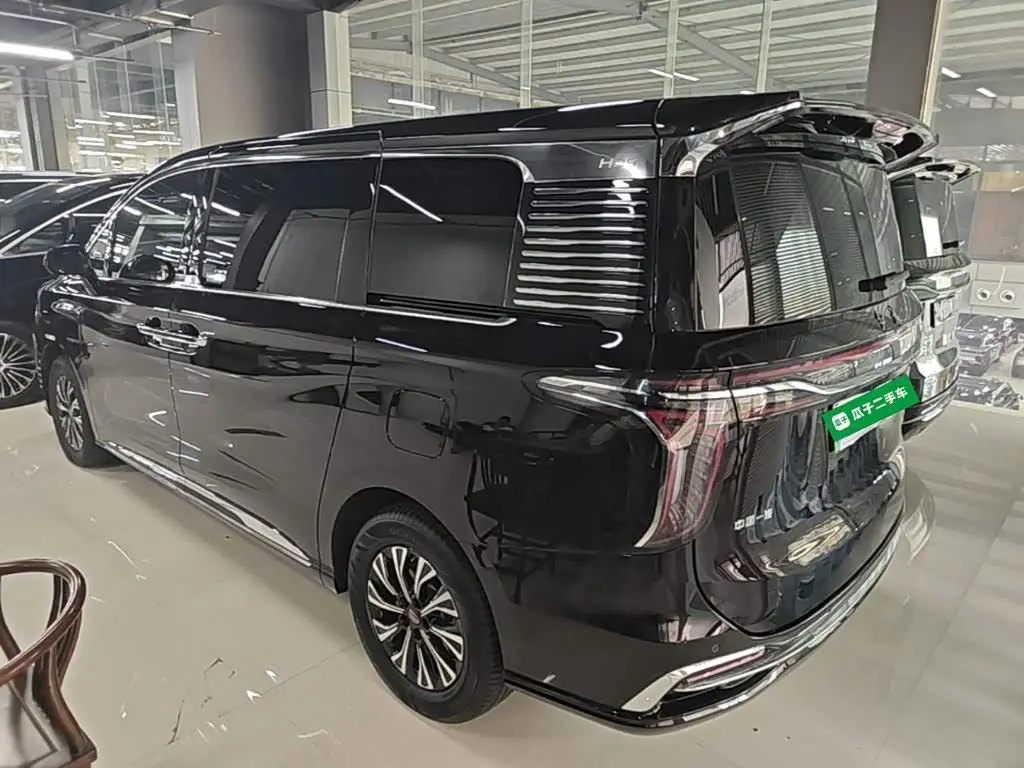 Hongqi HQ9 PHEV 2025 — Фото 7/20