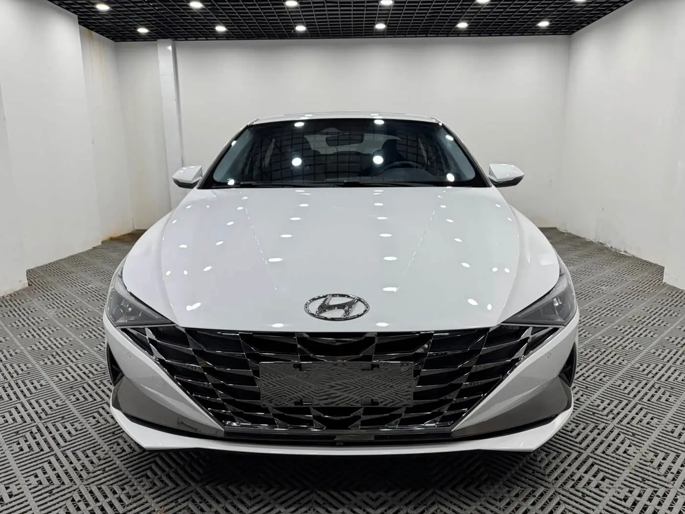 Hyundai Elantra 2022 — Фото 2/9