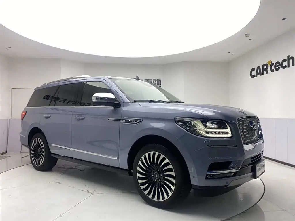 Lincoln Navigator 2023 — Photo 2/20