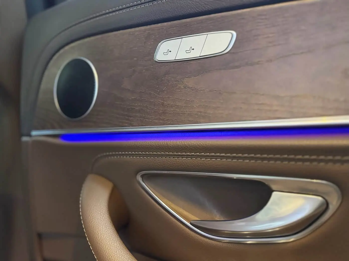 Mercedes-Benz E-Class 2021 — Photo 10/15