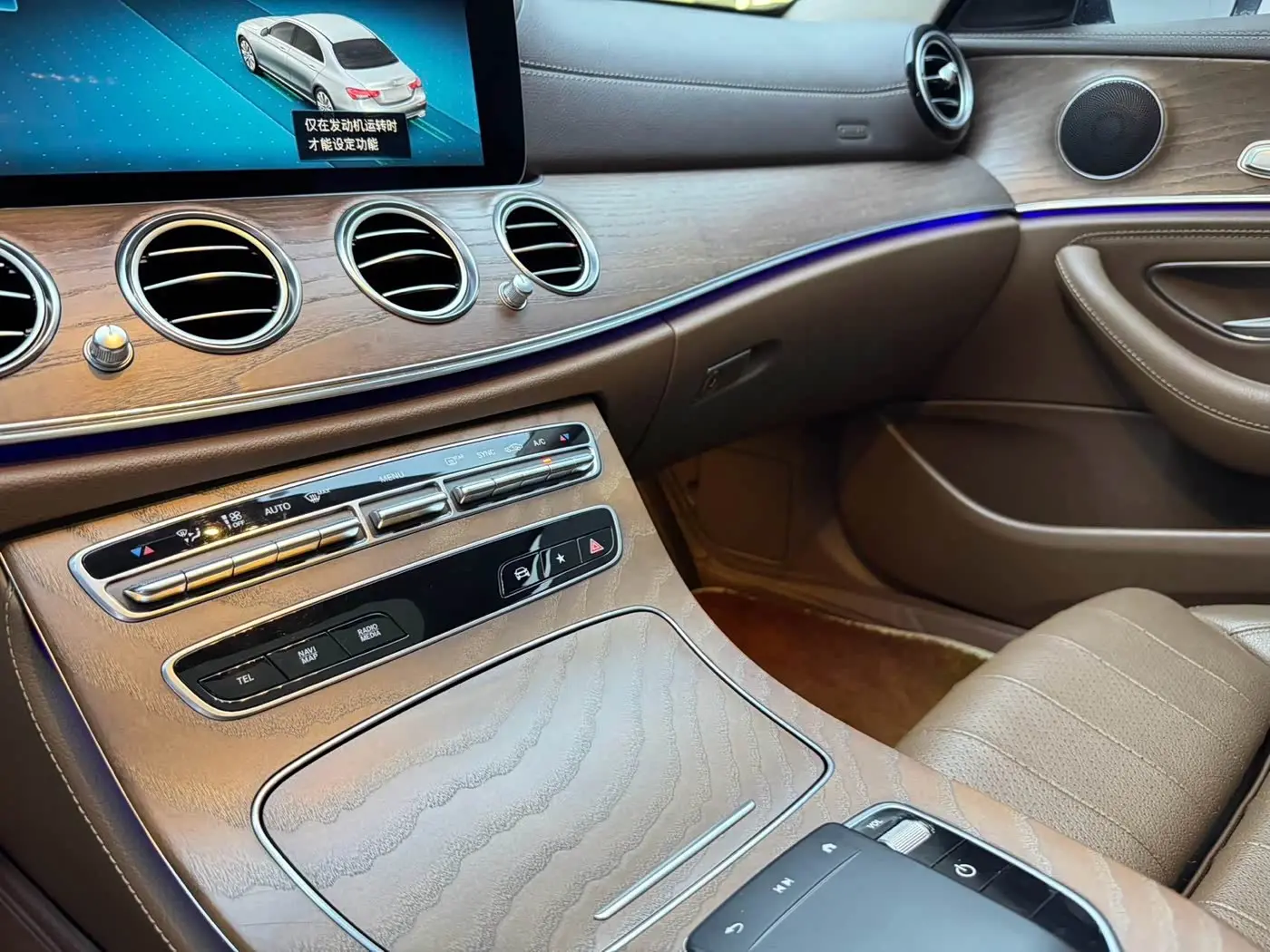 Mercedes-Benz E-Class 2021 — Photo 12/15
