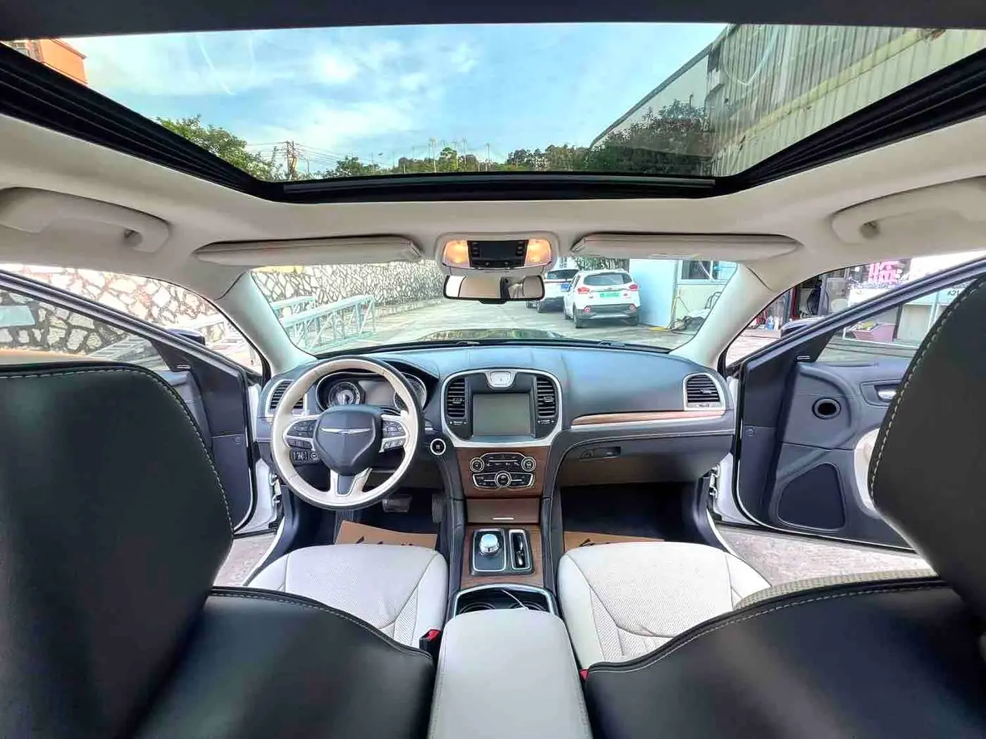 Chrysler 300C 2016 — Photo 5/15