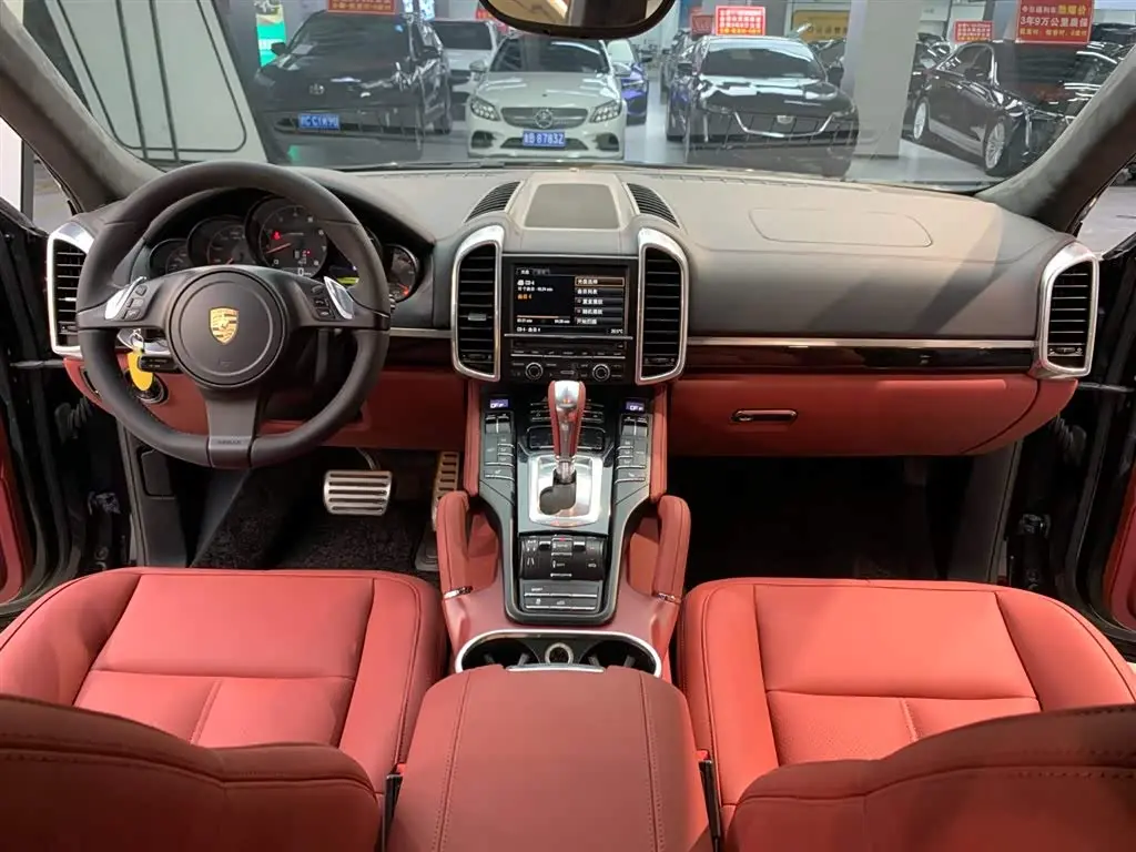 Porsche Cayenne 2012 — Photo 19/20
