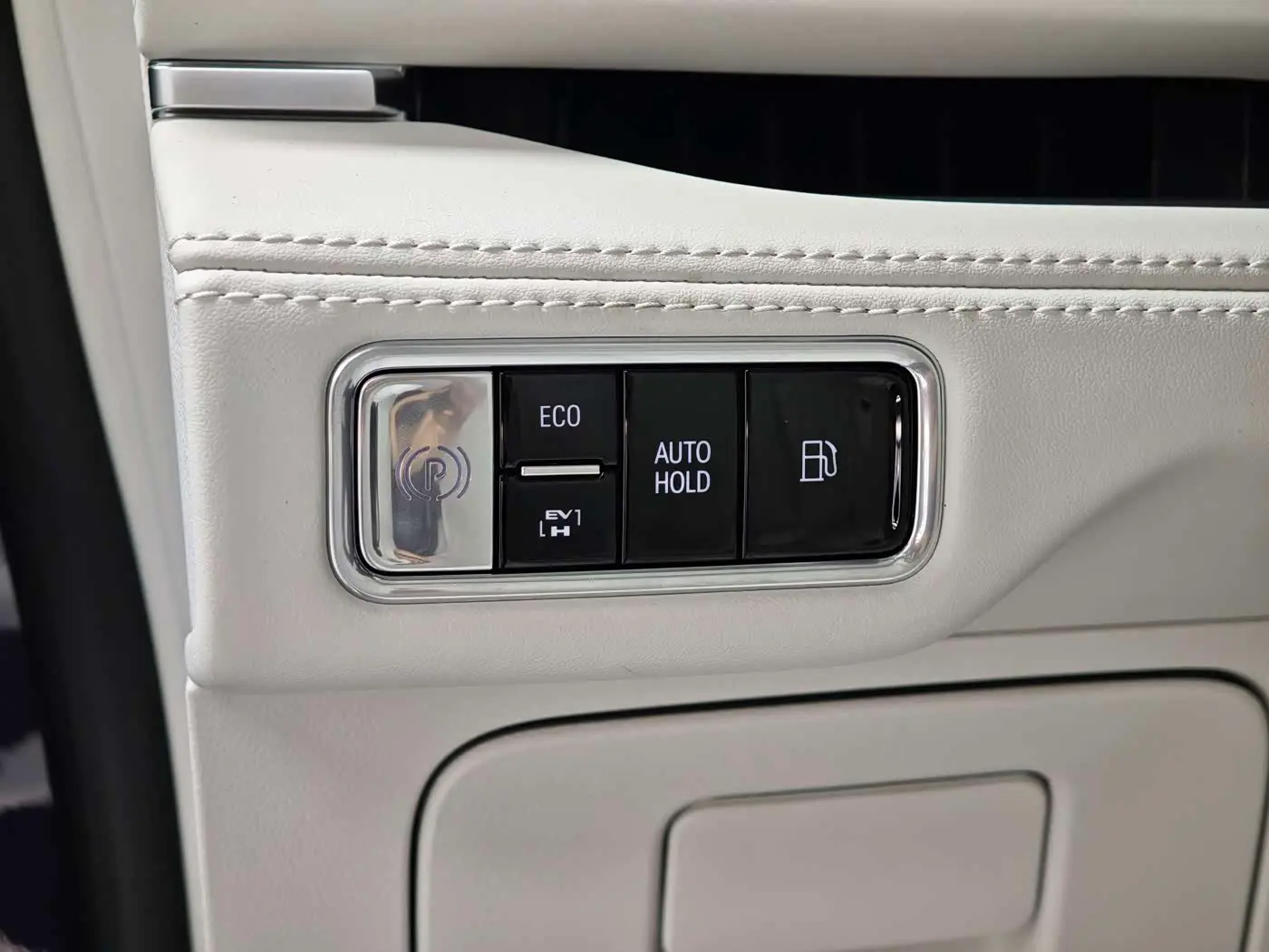 Buick GL8 New Energy 2025 — Фото 12/20