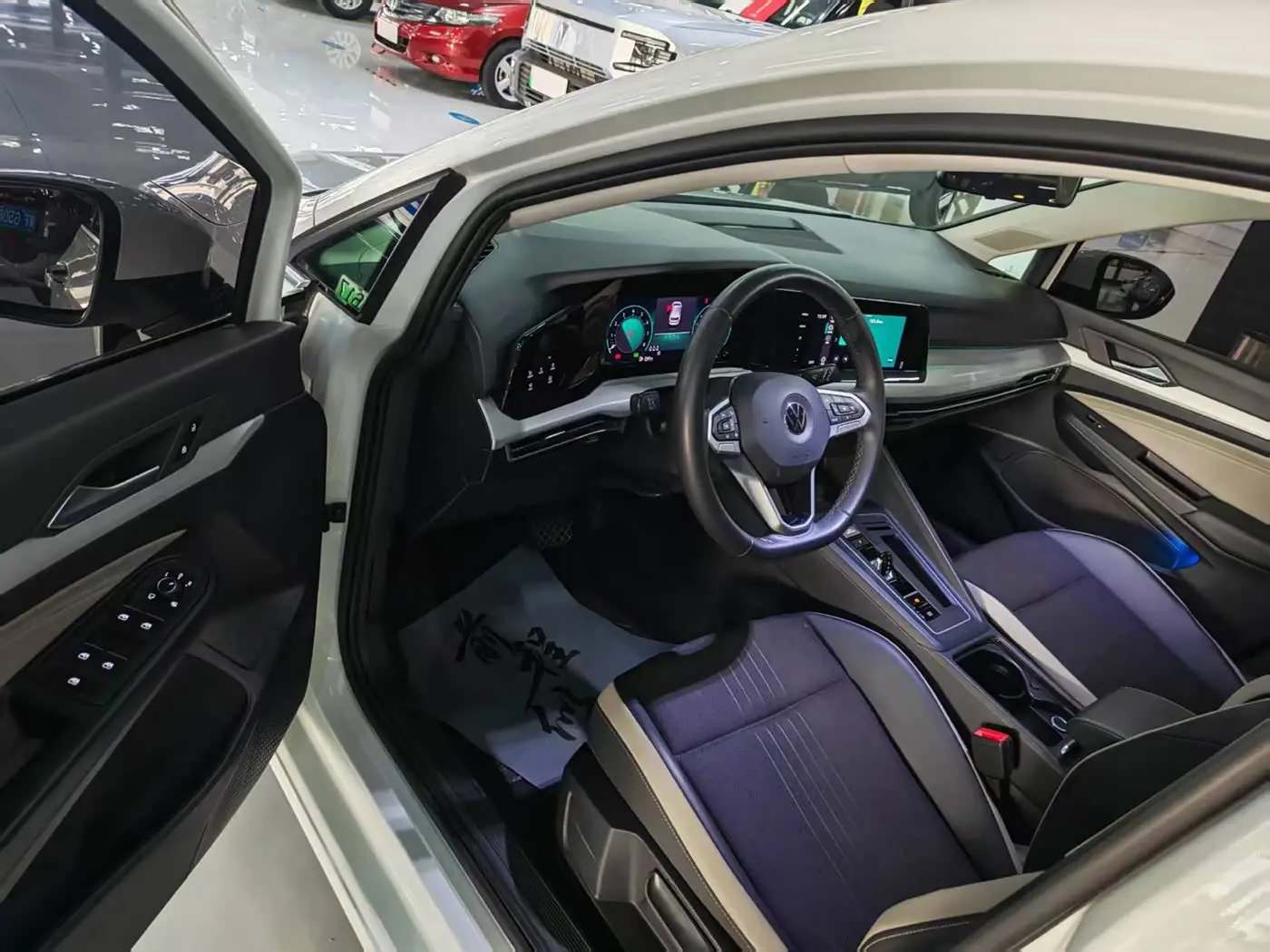 Volkswagen Golf 2022 — Photo 5/12