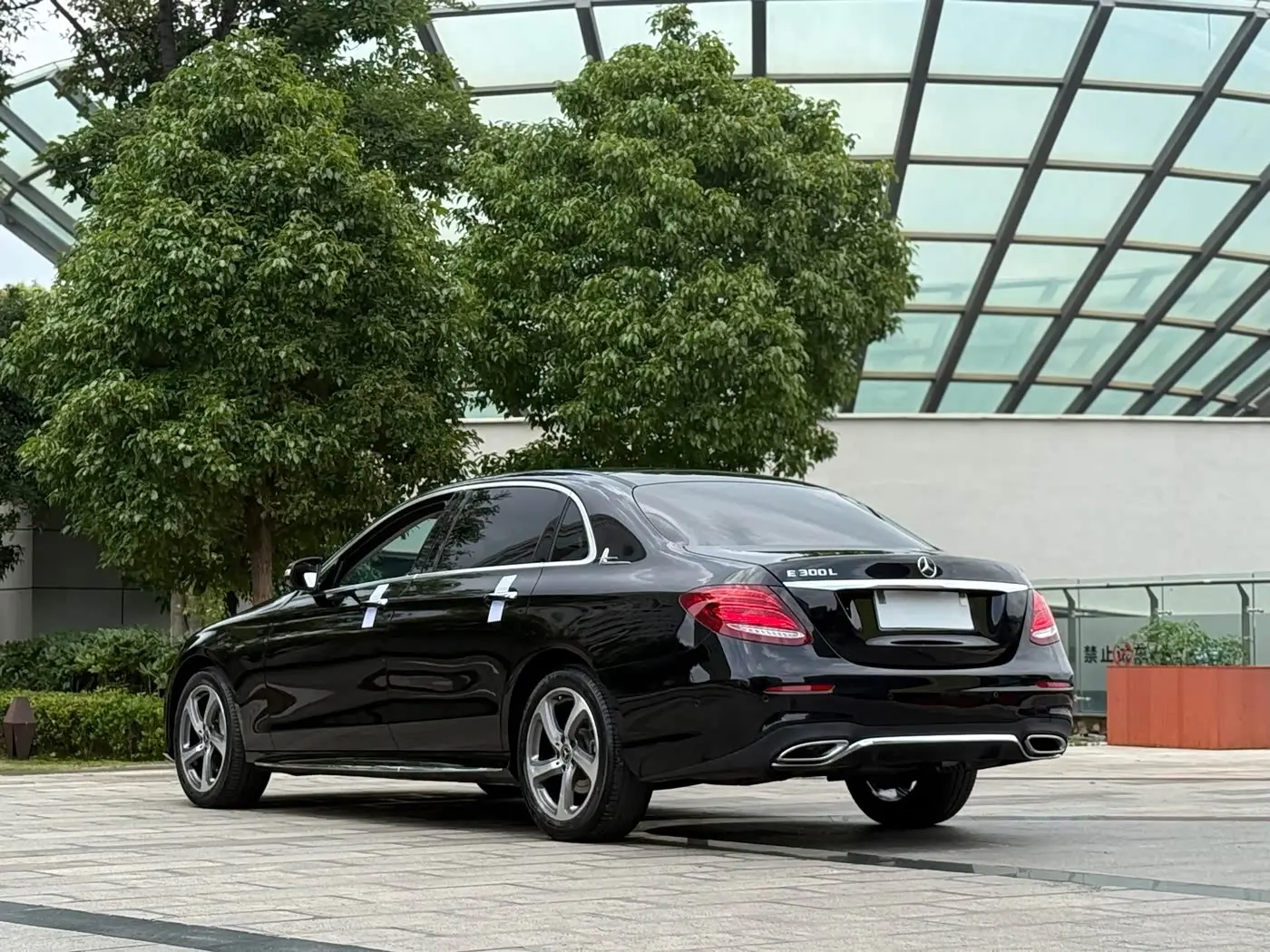 Mercedes-Benz E-Class 2018 — Photo 9/20
