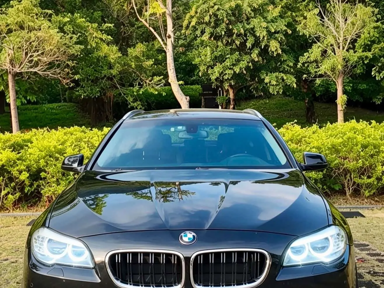 BMW 5 Series 2012 — Photo 2/20