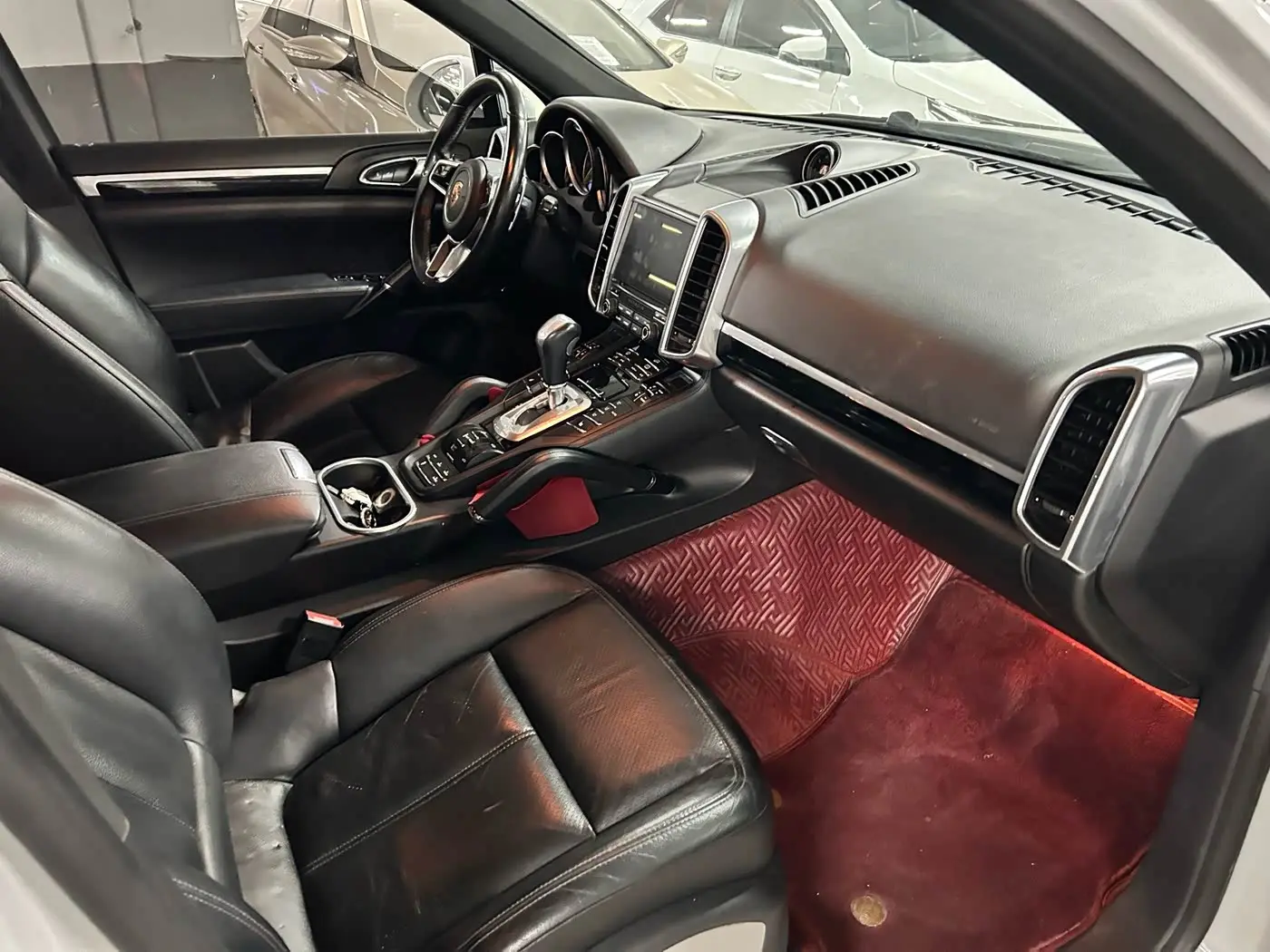 Porsche Cayenne New Energy 2017 — Photo 9/17