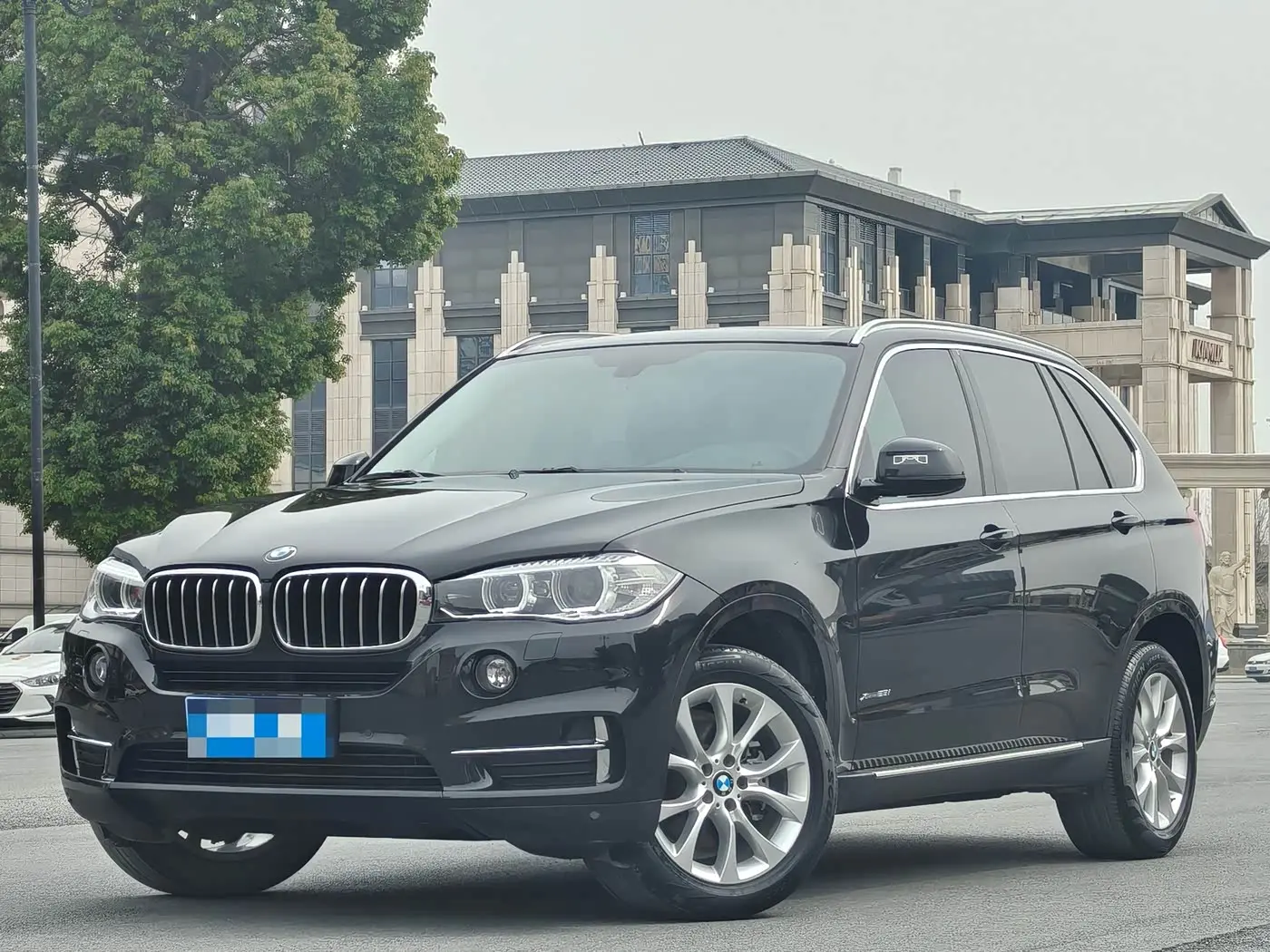 BMW X5 2018 — Фото 1/14