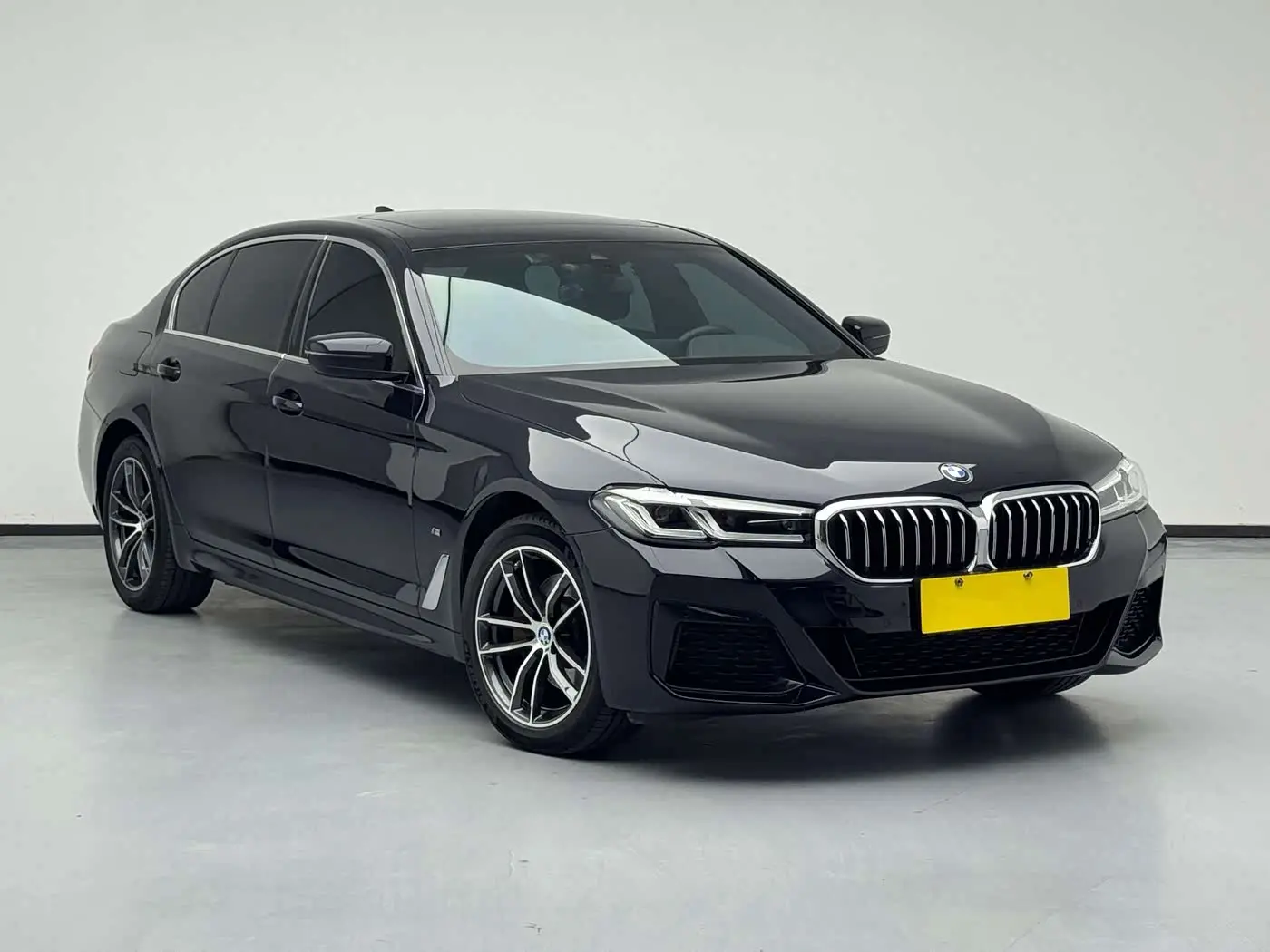 BMW 5 Series 2023 — Фото 2/20