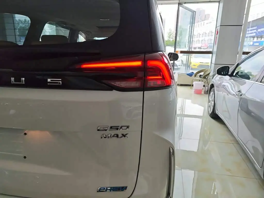 SAIC Maxus Maxus G50 PHEV 2025 — Фото 8/20