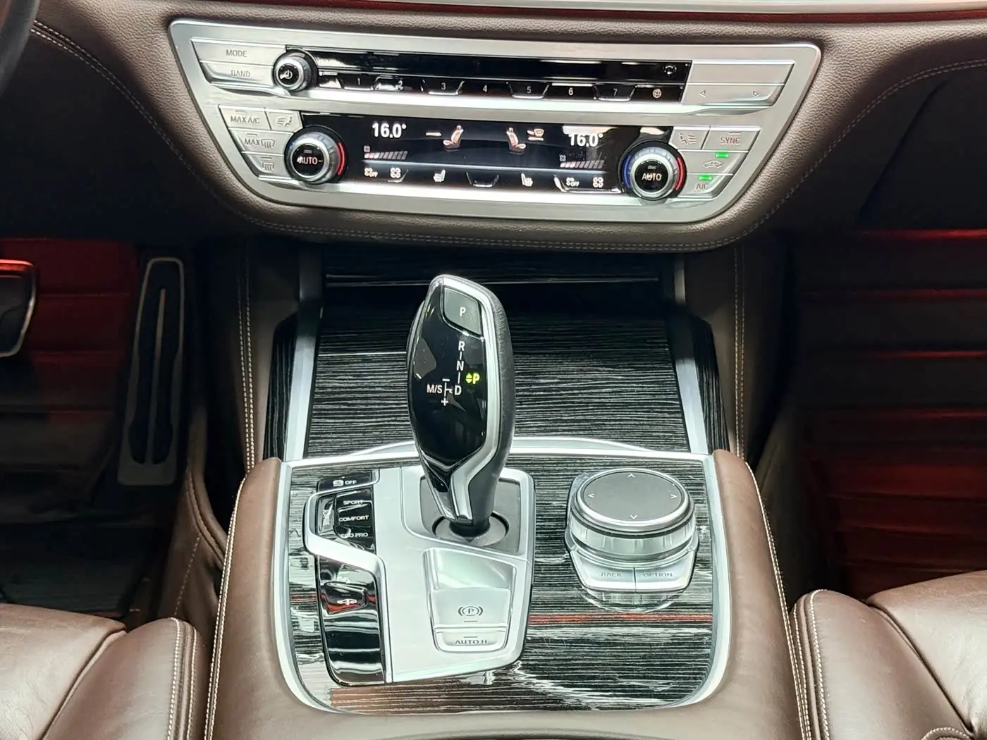 BMW 7 Series 2020 — Photo 14/20