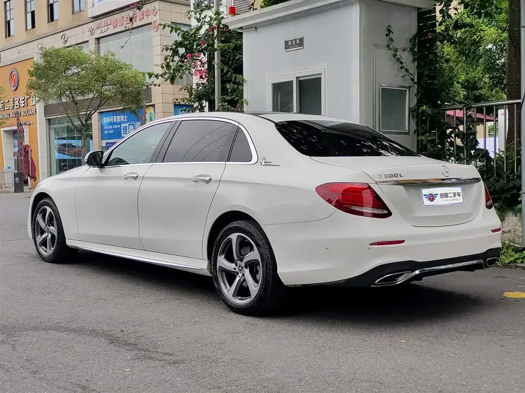 Mercedes-Benz E-Class 2019 — Photo 4/11
