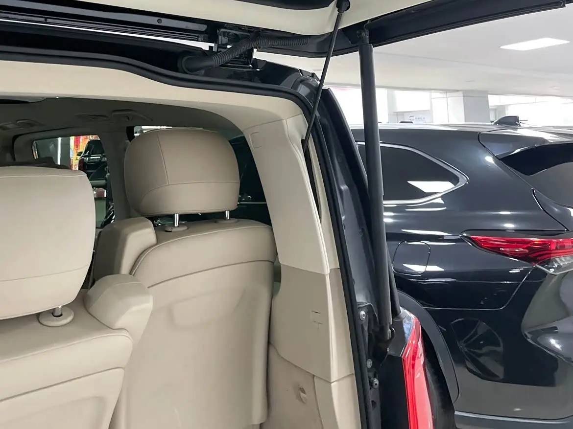 Mercedes-Benz V-Class 2023 — Фото 15/20
