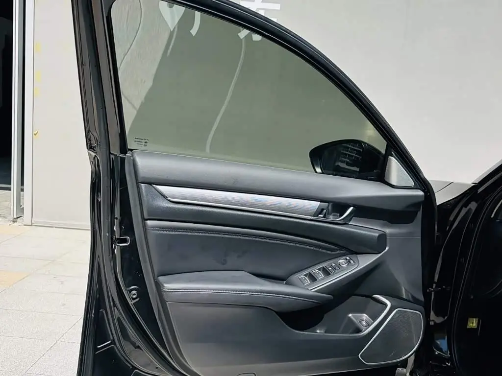 Honda Accord 2023 — Photo 18/20