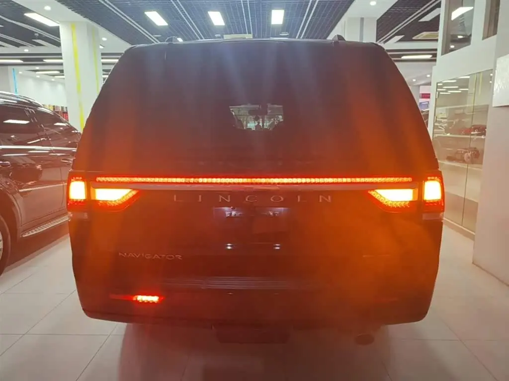 Lincoln Navigator 2016 — Şəkil 6/20
