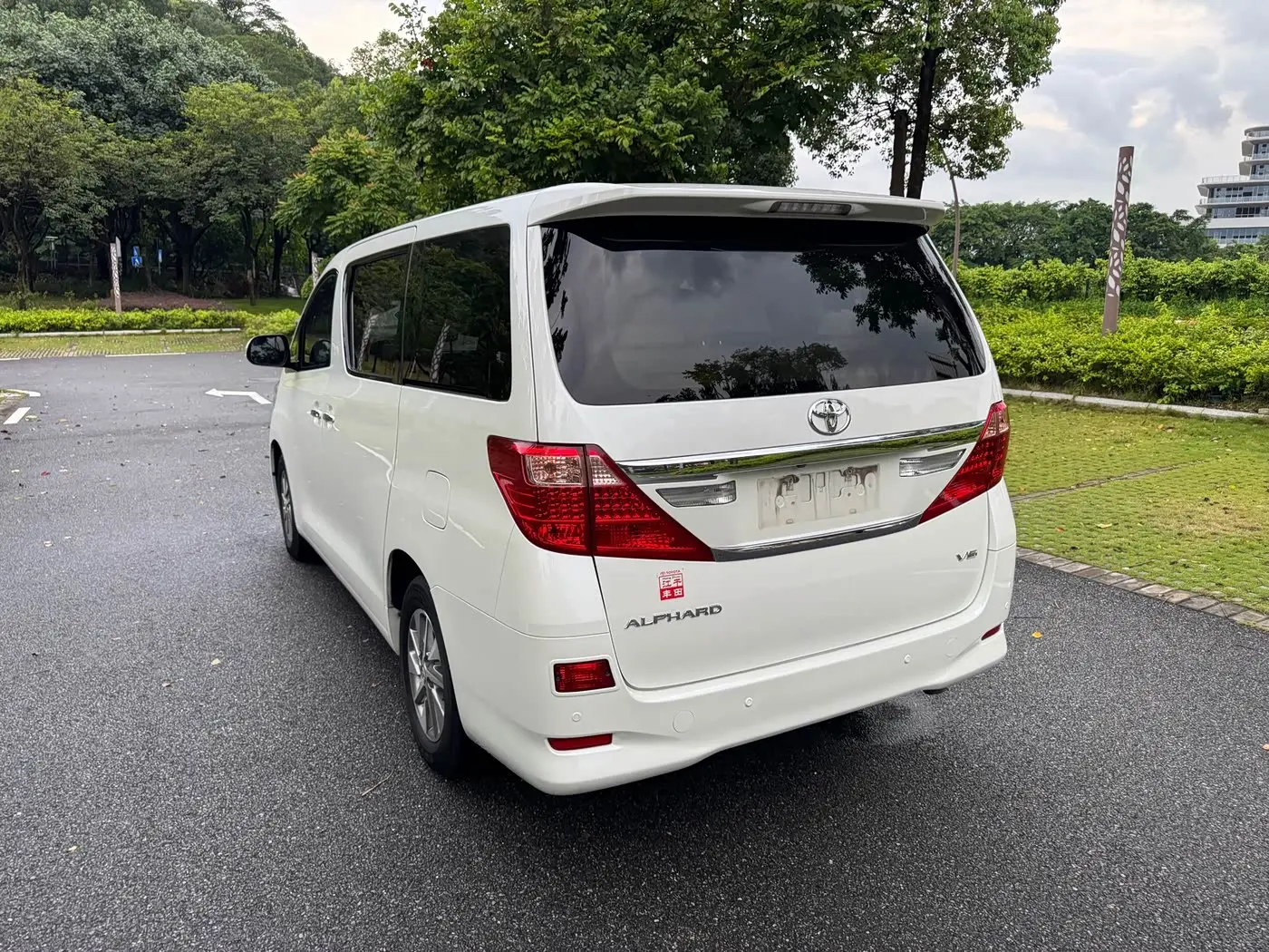 Toyota Alphard 2013 — Photo 8/20
