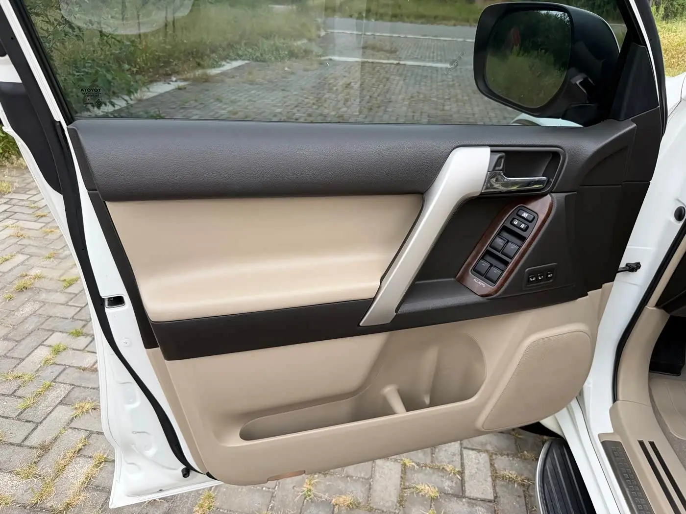 Toyota Prado 2012 — Photo 11/20