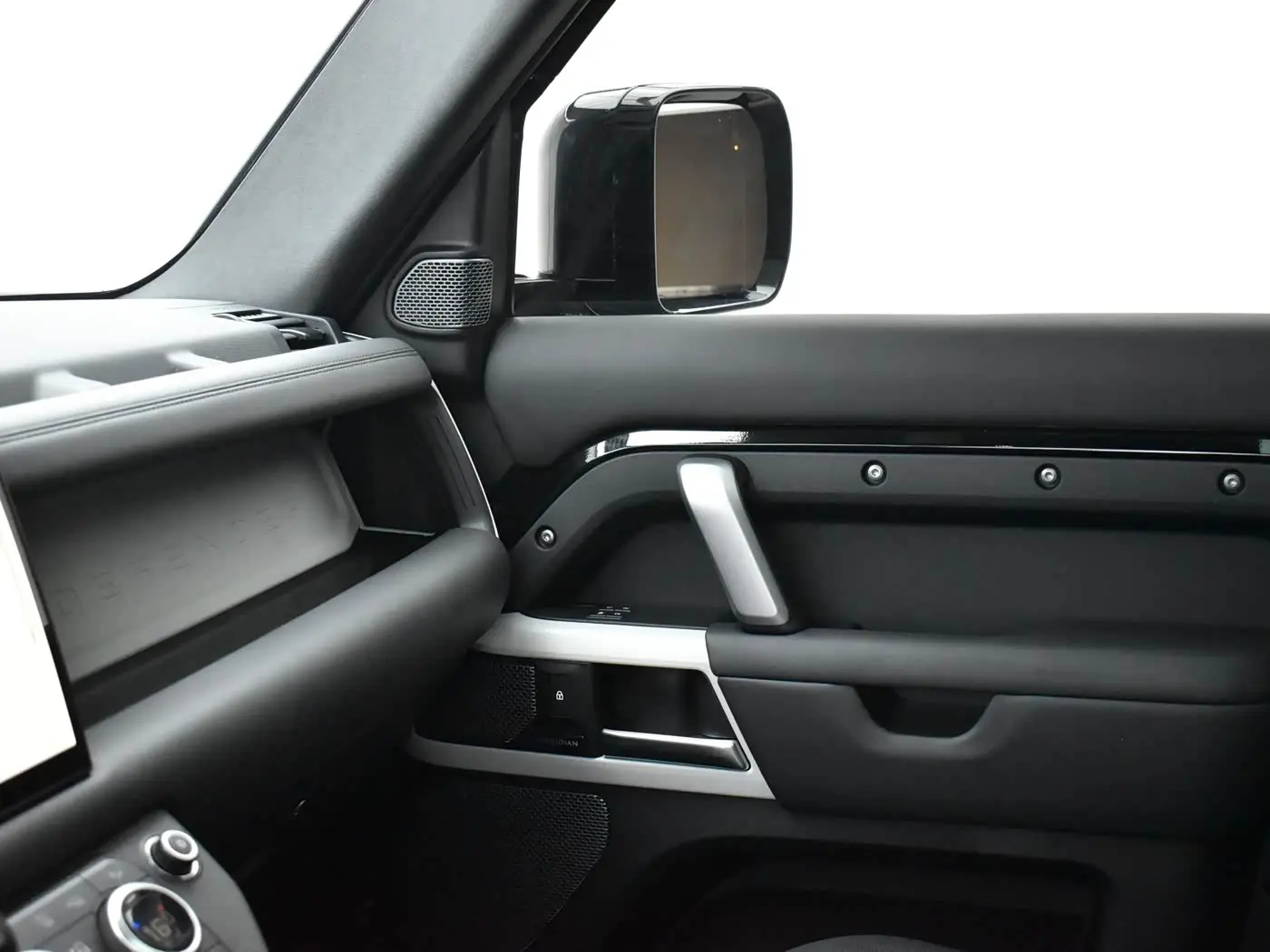 Land Rover Defender 2023 — Фото 15/20
