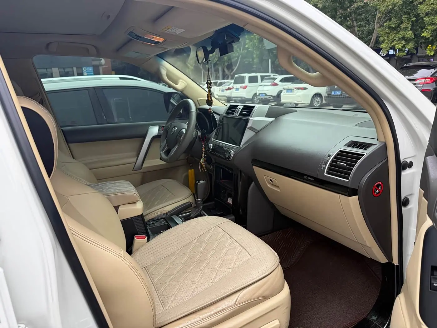 Toyota Prado 2017 — Photo 3/8