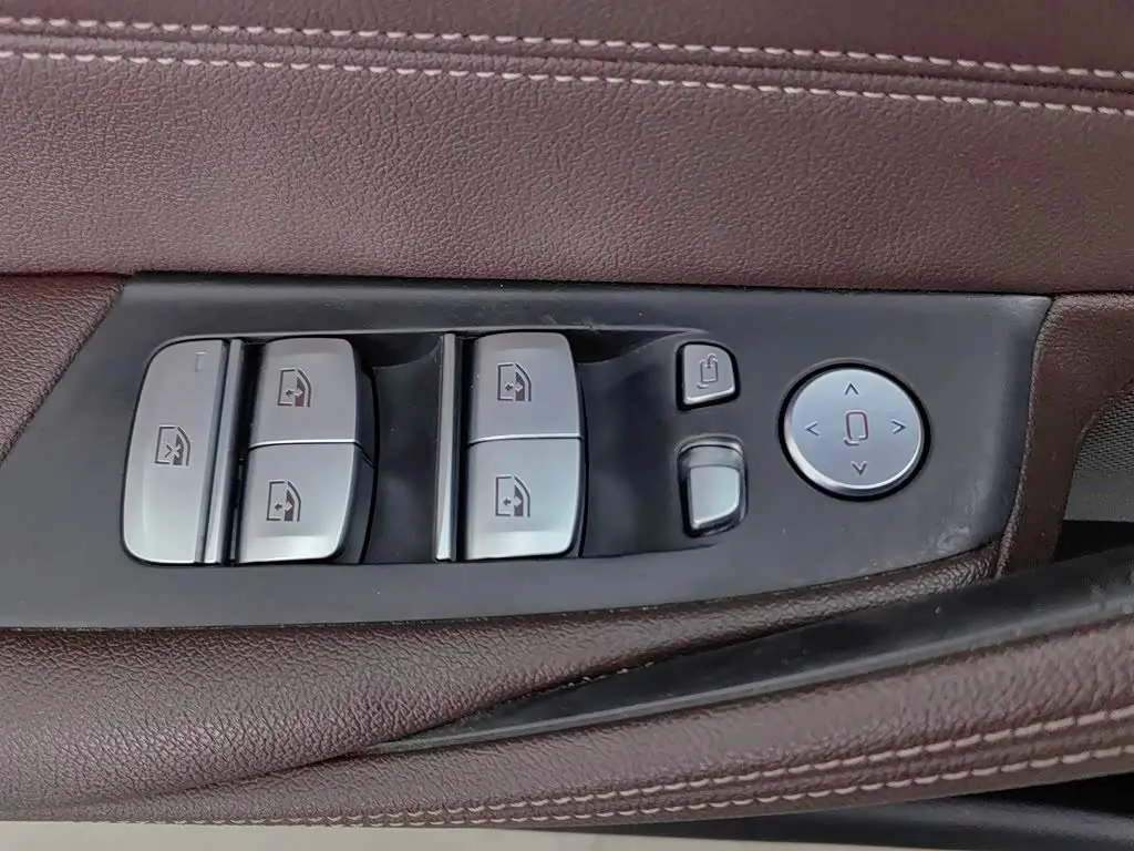 BMW 5 Series 2022 — Şəkil 9/20