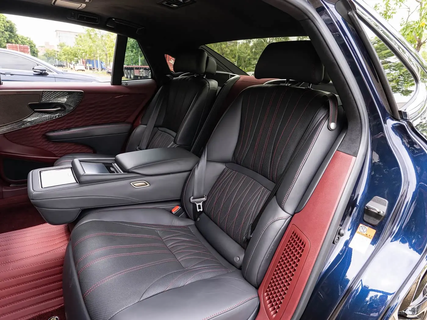 Lexus LS 2021 — Photo 12/20
