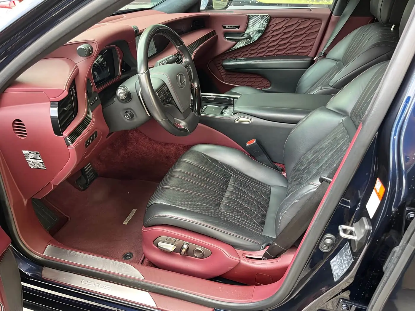 Lexus LS 2020 — Photo 9/19