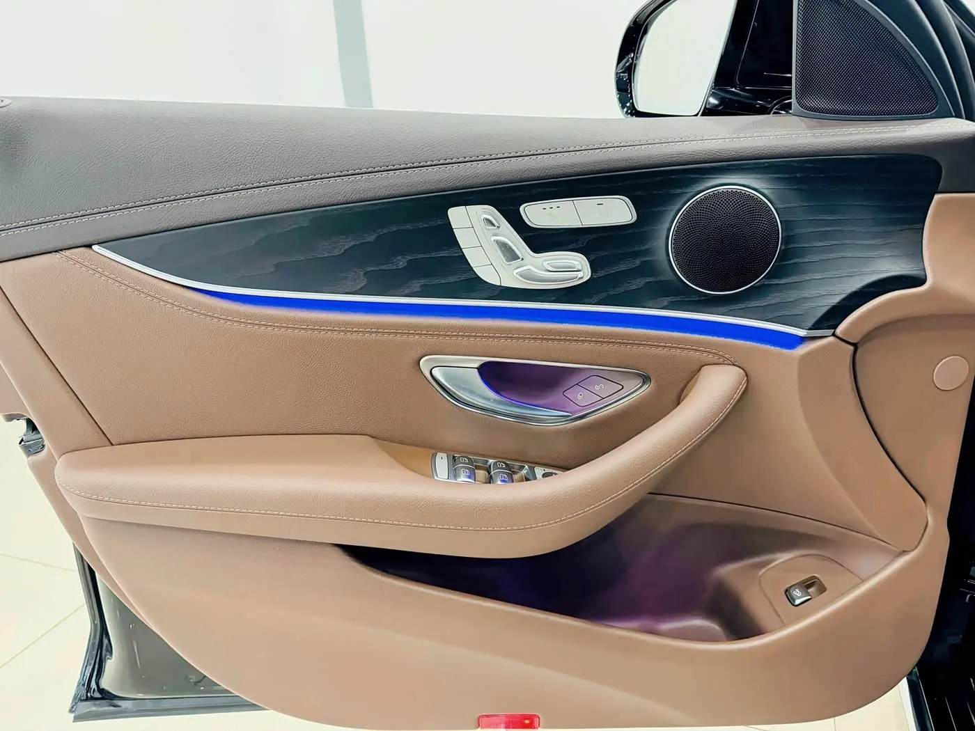 Mercedes-Benz E-Class 2022 — Photo 14/19