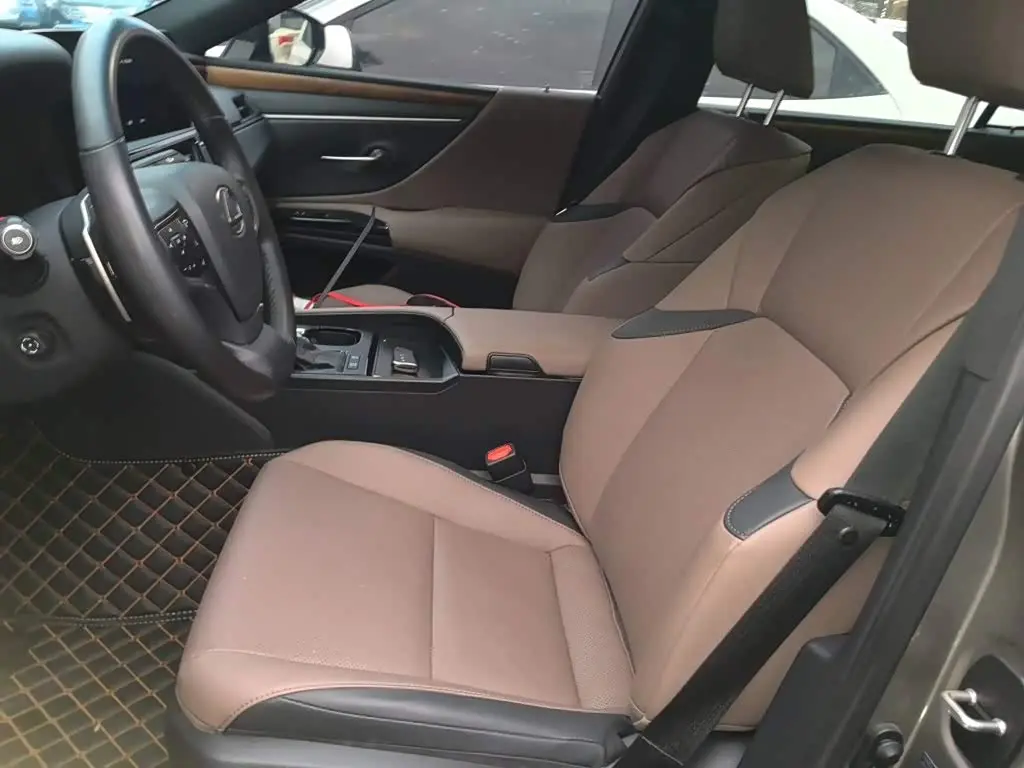 Lexus ES 2024 — Photo 8/20