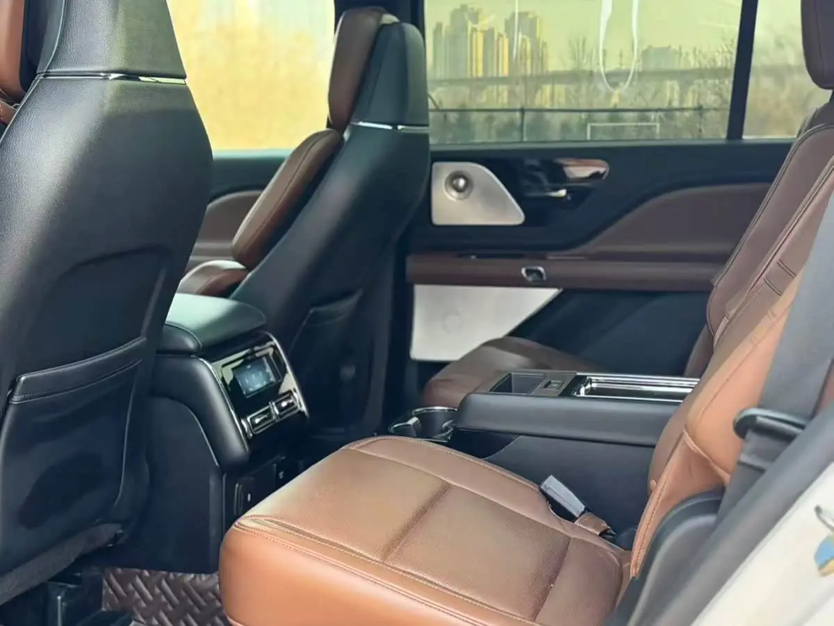 Lincoln Aviator 2021 — Photo 7/12