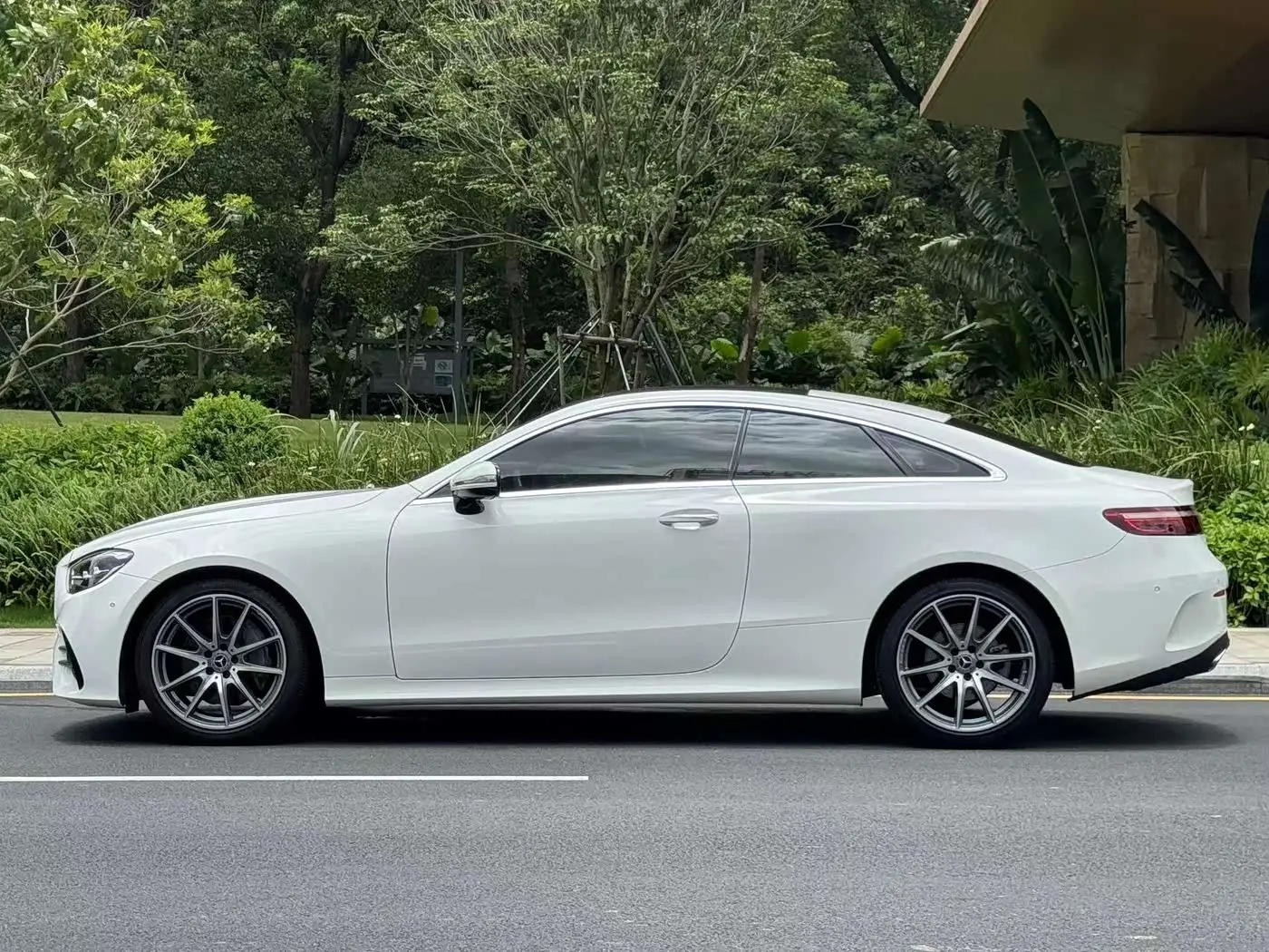 Mercedes-Benz E-Class 2021 — Photo 4/20