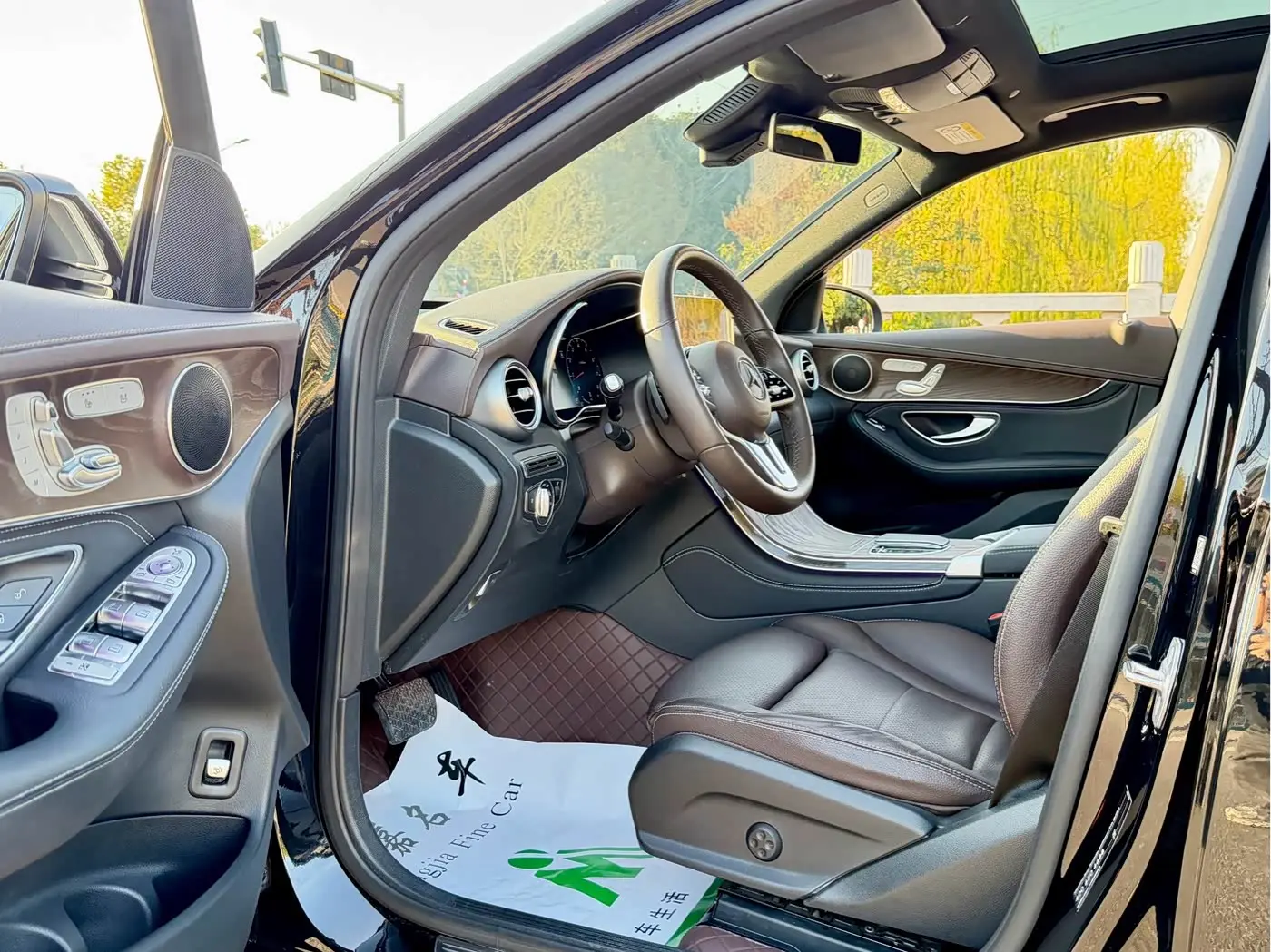 Mercedes-Benz GLC 2020 — Photo 4/9
