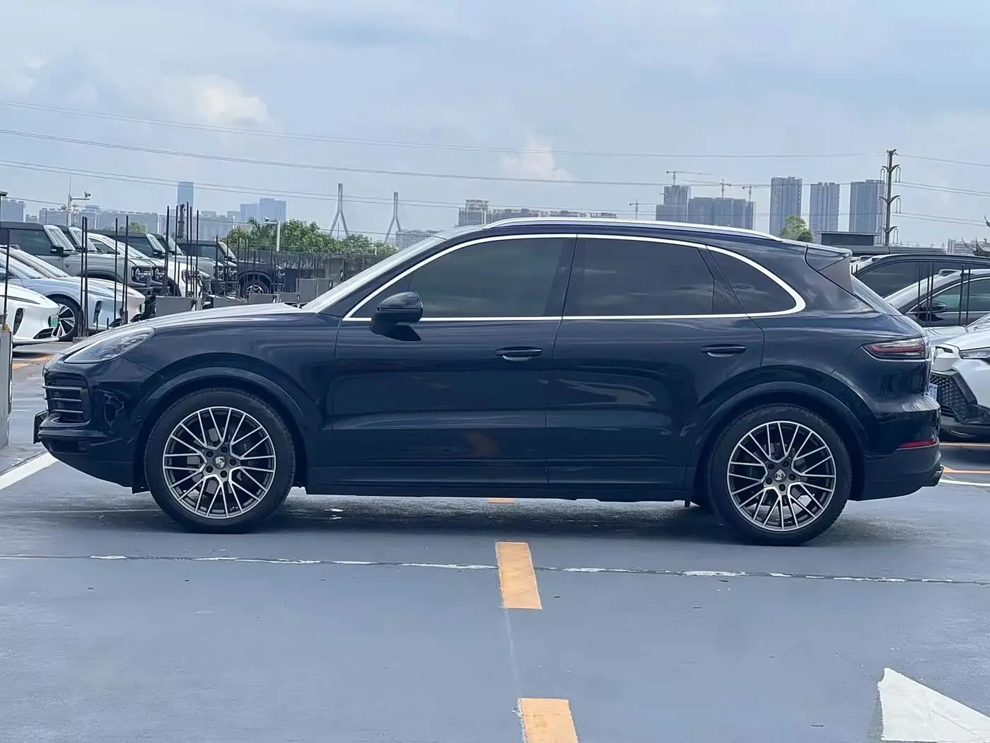 Porsche Cayenne 2022 — Photo 4/8
