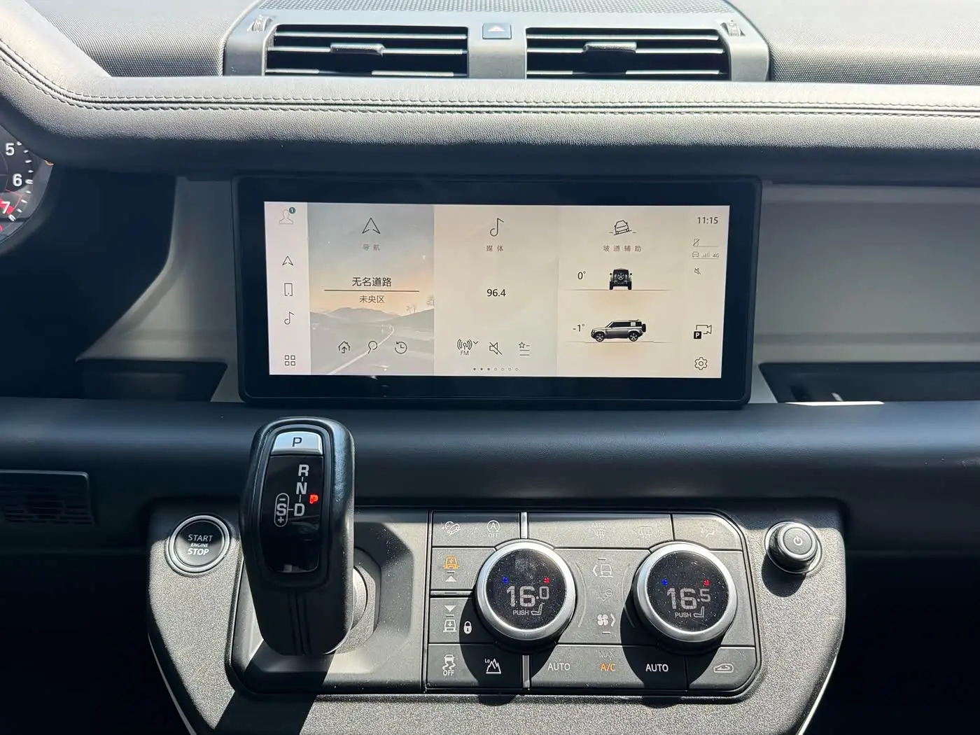 Land Rover Defender 2021 — Фото 18/20