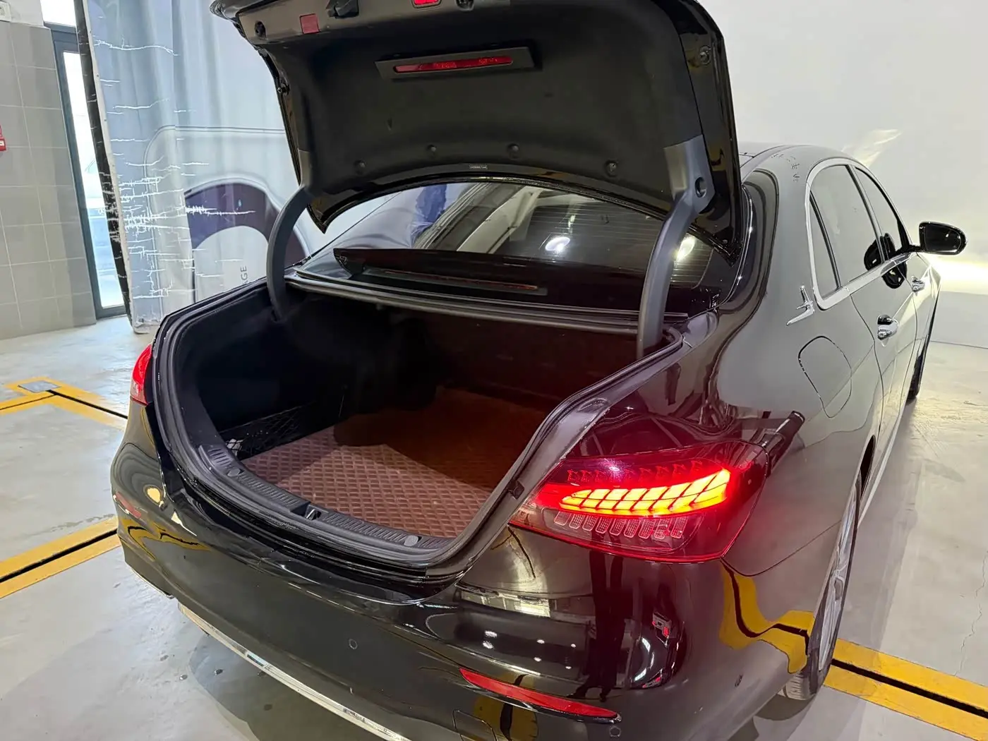 Mercedes-Benz E-Class 2022 — Photo 16/19