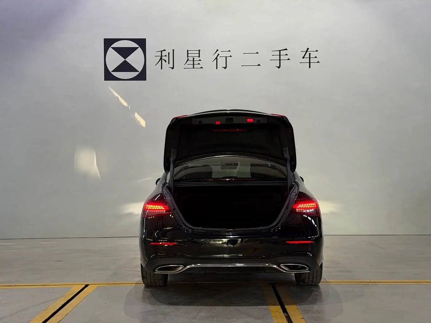 Mercedes-Benz E-Class 2022 — Photo 18/19