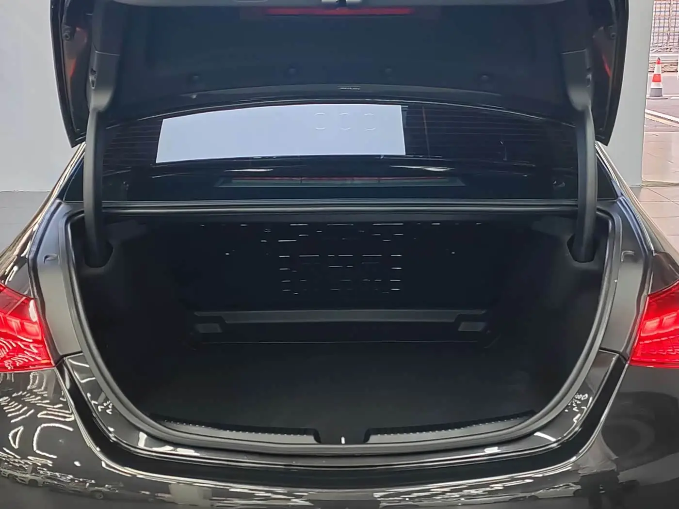 Mercedes-Benz C-Class 2024 — Photo 14/20