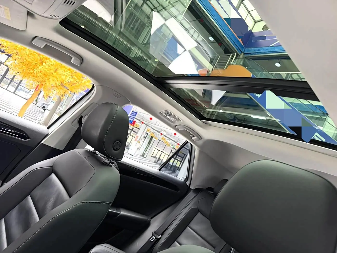 Volkswagen T-ROC 2022 — Photo 8/19