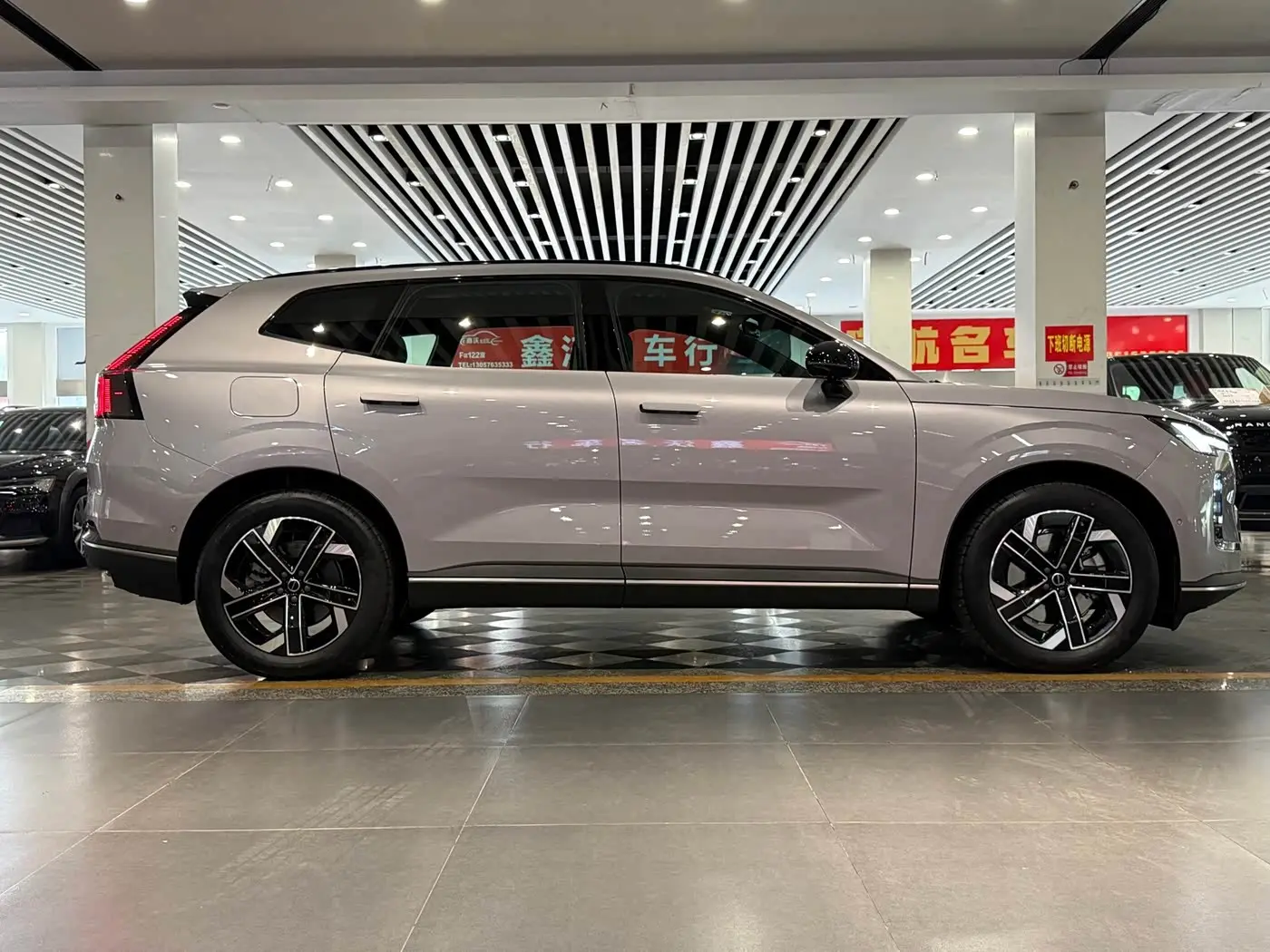 Volvo XC70 Plug-in Hybrid 2025 — Фото 7/18