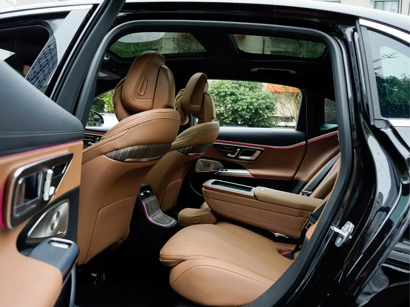 Mercedes-Benz E-Class 2024 — Photo 12/20