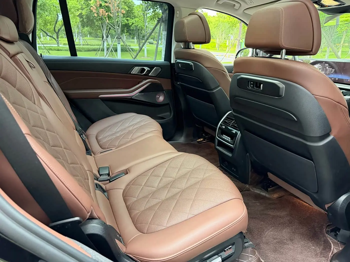 BMW X7 2023 — Фото 11/16