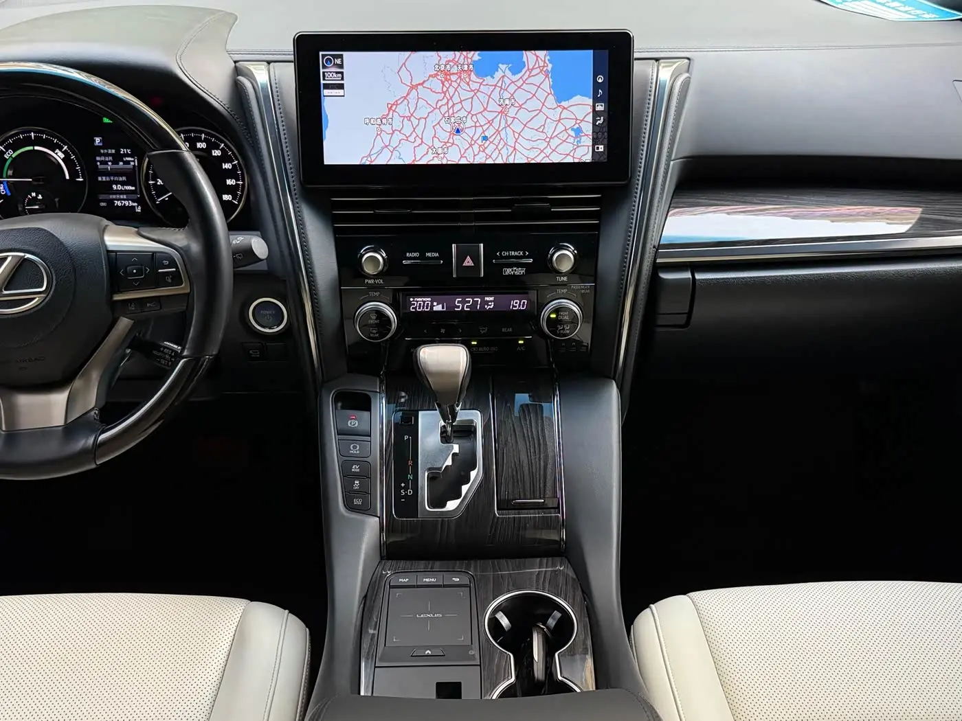 Lexus LM 2021 — Photo 13/18