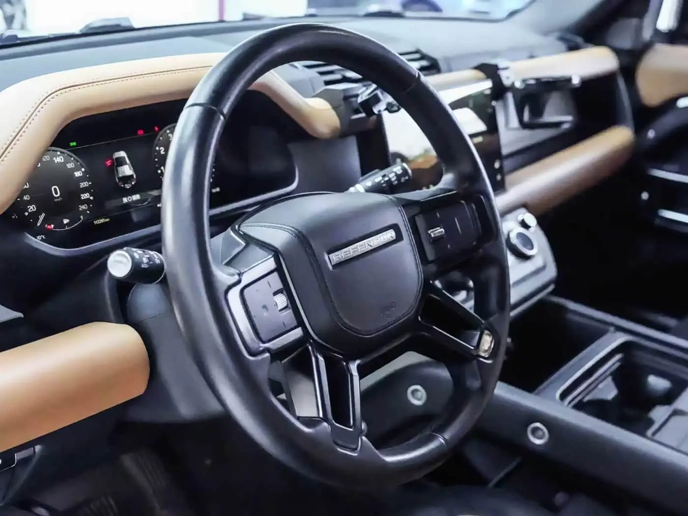 Land Rover Defender 2023 — Фото 6/12