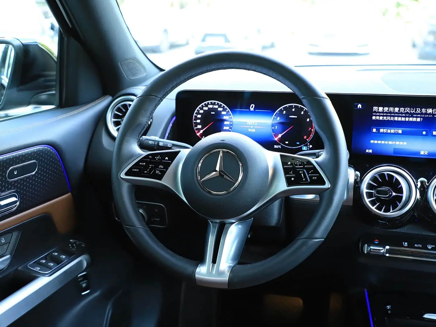 Mercedes-Benz GLB 2025 — Фото 10/20