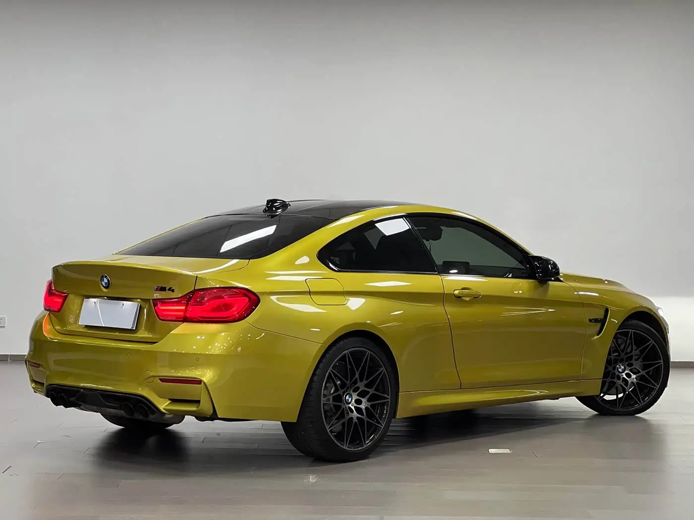 BMW M4 2019 — Фото 16/18