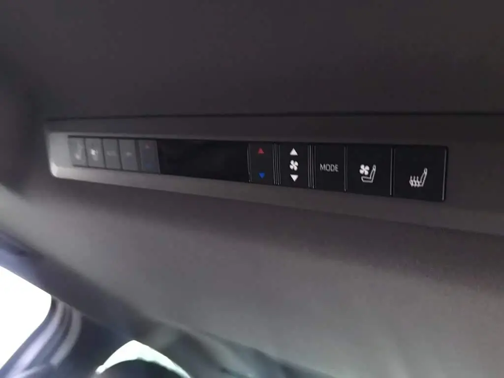 Toyota Sienna 2022 — Фото 19/20