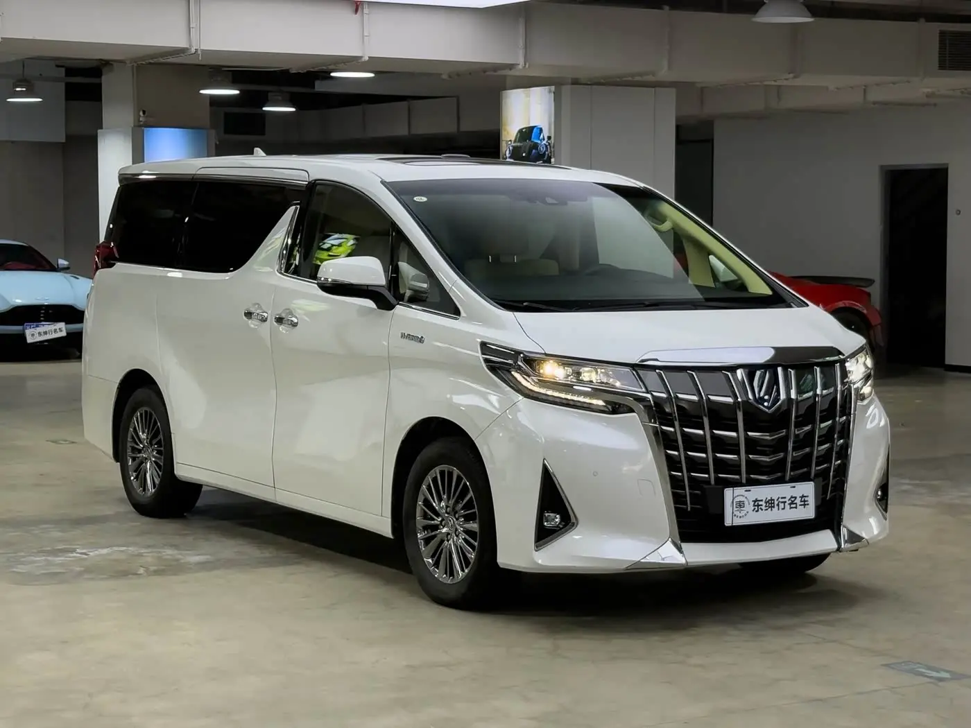 Toyota Alphard 2020 — Photo 3/20