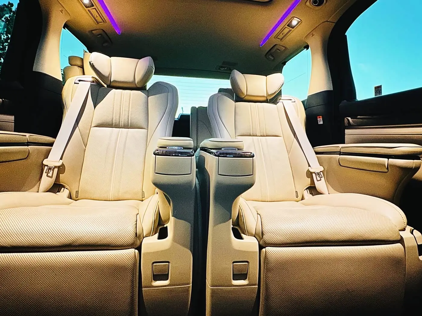 Toyota Alphard 2022 — Photo 12/19