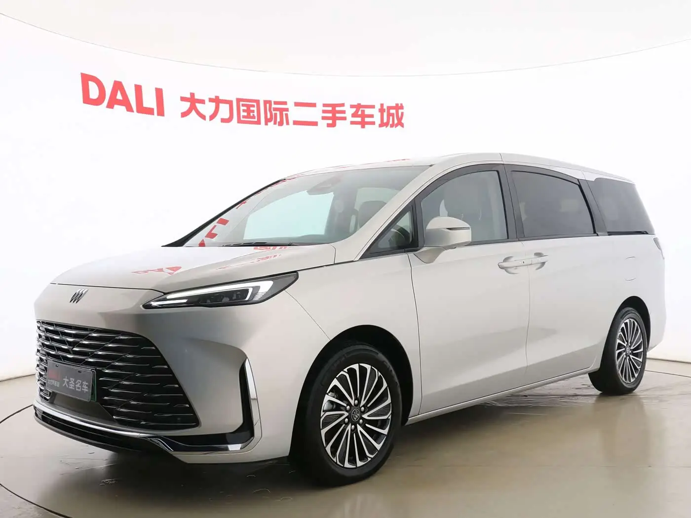 Buick GL8 New Energy 2025 — Photo 1/16