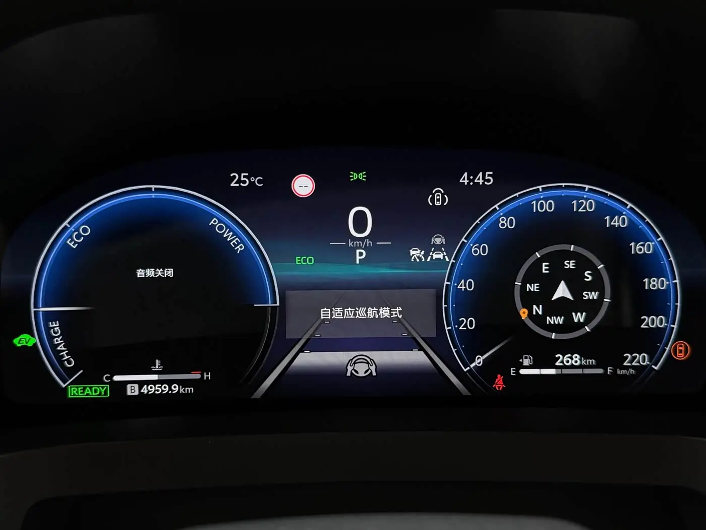 Toyota Alphard 2023 — Photo 15/17
